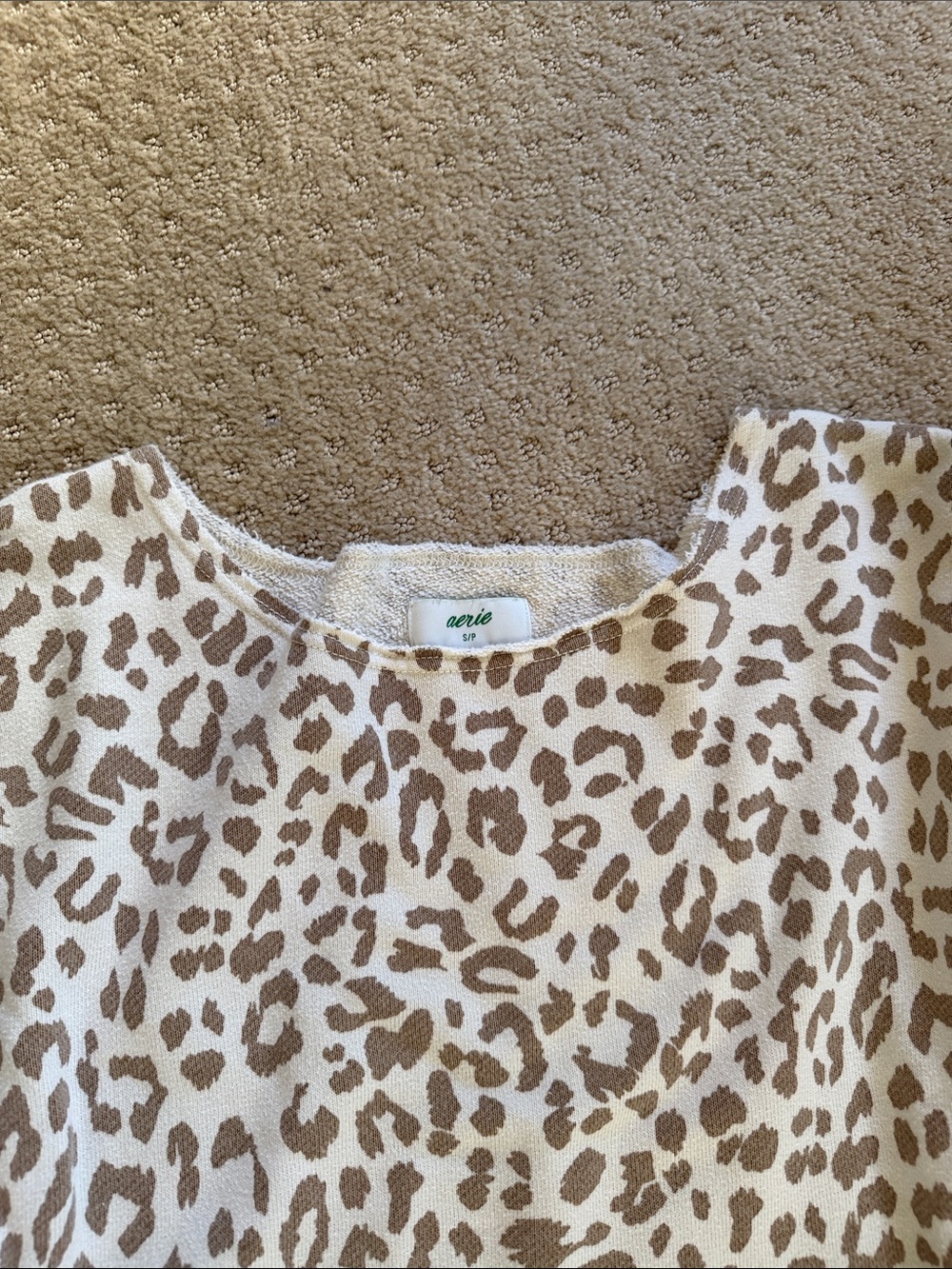 Arie leopard, print, sweatsuit, crewneck sweatshirt and cropped pants s / xs - Picture 2 of 5
